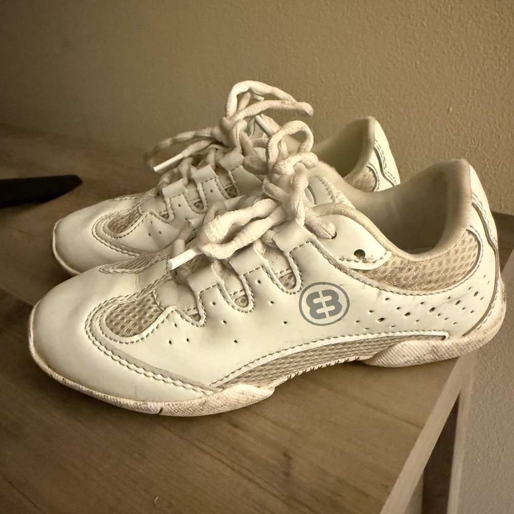 Kids White Athletic Shoes/Cheerleading Shoes